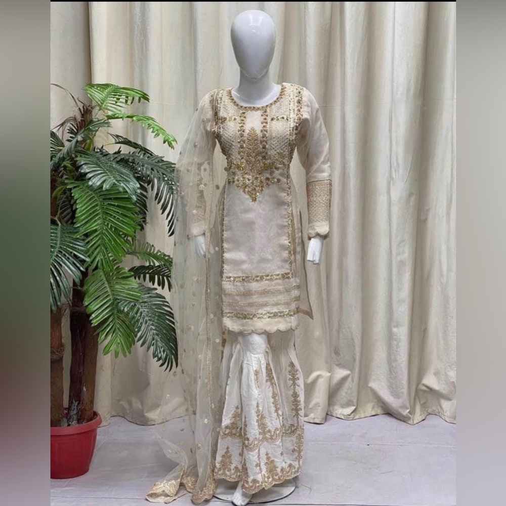 Pretty zahra rubab 3 piece gharara suit